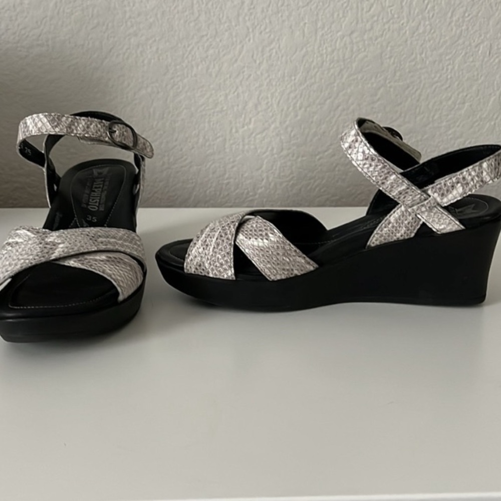 Mephisto Silver Gray Snakeskin style Sandals Size 5 (US)